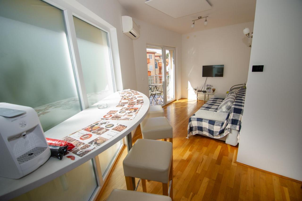 Apartment Davor Malinska Eksteriør billede
