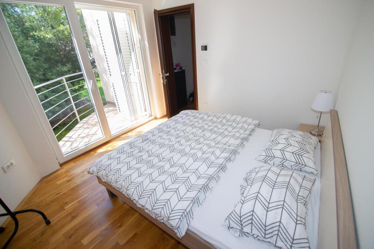 Apartment Davor Malinska Eksteriør billede